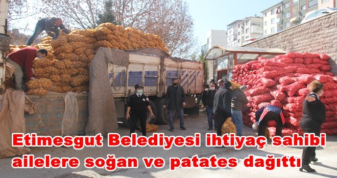Etimesgut Belediyesi ihtiyaç sahibi ailelere soğan ve patates dağıttı