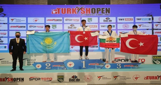 Tekvando Takımı Rakiplerini Dize Getirdi