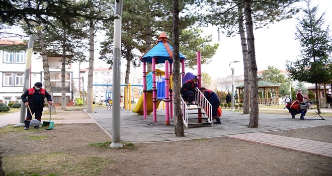 Parklara bahar dokunuşu