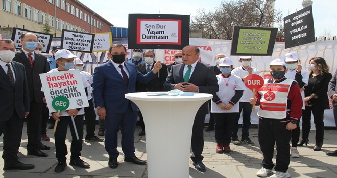 ETİMESGUT´TA YAYA ÖNCELİĞİ  İÇİN KIRMIZI ÇİZGİ ÇEKİLDİ