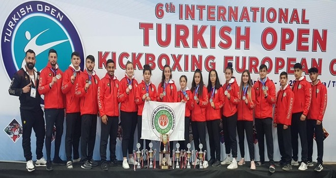 ETİMESGUTLU KİCK BOKSÇULAR MADALYAYA DOYMUYOR