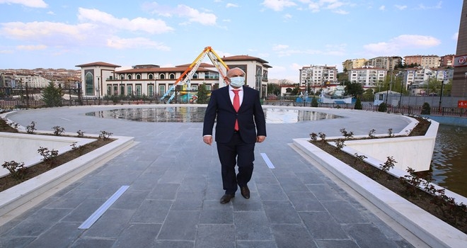 HAVALAR ISINDI SU VE GÜL MEYDANI CANLANDI