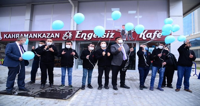 Mavi balonlar farkındalık için havalandı