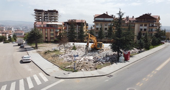 AYVALI GENÇLİK MERKEZİ  İÇİN İLK KAZMA VURULDU 
