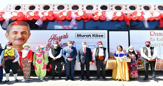 Mamakbüs bayramda sokaklarda