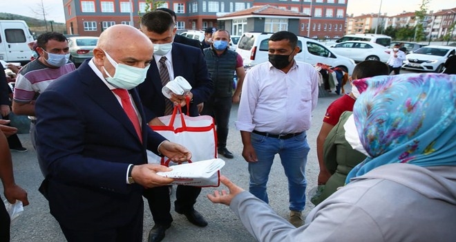 ALTINOK, NAYLON POŞET KULLANIMINI AZALTMAK İÇİN BEZ TORBA DAĞITTI
