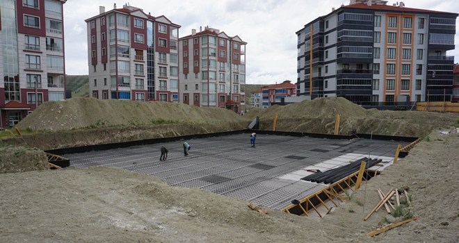 Yarı Olimpik Yüzme Havuzu Yapım Çalışmaları Sürüyor