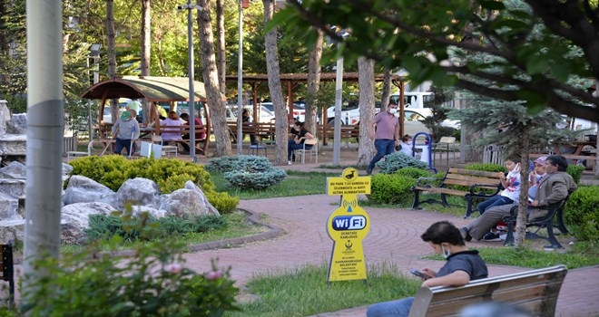Kahramankazan´da parklar ışıl ışıl