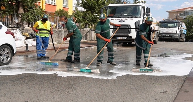 KEÇİÖREN´DE SOKAKLAR GÜL SUYUYLA YIKANIYOR