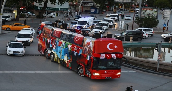 İSTANBUL´UN FETHİ KEÇİÖREN´DE COŞKUYLA KUTLANDI