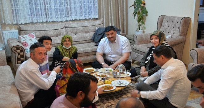 Gönül sofralarına misafir oluyor