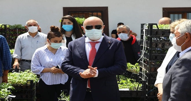 KEÇİÖREN´DEKİ ÇİFTÇİLERE ÜCRETSİZ SEBZE FİDESİ DAĞITILDI