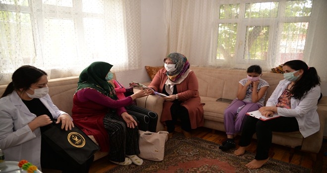 Çölyak hastası ve engelli çocuklar ile annelerini unutmadı