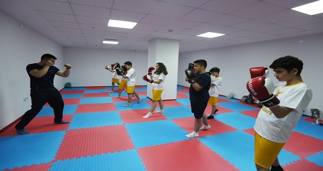 Yenimahalle´de spor salonları açıldı