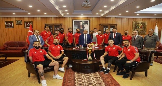 DEMİREL SÜPER ŞAMPİYONLARI AĞIRLADI