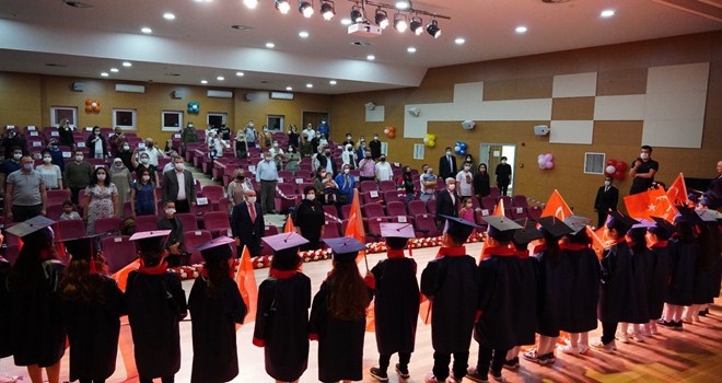 KREŞ ADASININ İLK MEZUNLARI İLKOKULA UĞURLANDILAR 