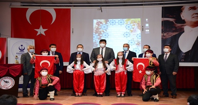 3 Kuşak Bir Arada İstiklal Marşı