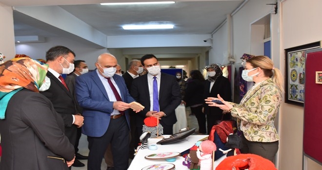 Kızılcahamam Halk Eğitim Merkezi´nde yıl sonu sergisi açıldı