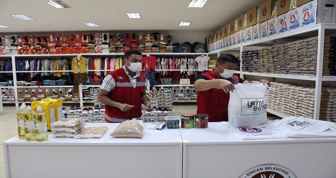 SİNCAN´DA HAYIR ÇARŞISI YÜREKLERİ ISITIYOR