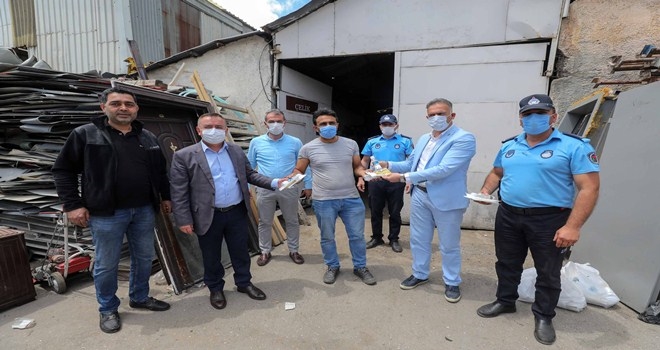 Hurdacılar esnafına maske ve dezenfektan desteği