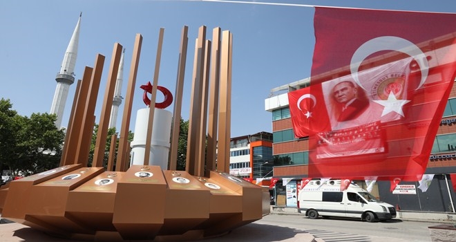 15 TEMMUZ ŞEHİTLERİ HATIRALARIYLA YAŞATILIYOR