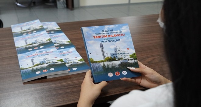 LGS ÖĞRENCİLERİNE 5 BİN ADET TANITIM KILAVUZU DAĞITILDI