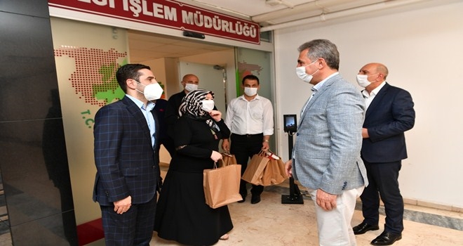 Köse belediye çalışanları ile bayramlaştı