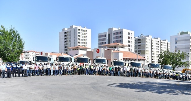 Temizlik ordusu çalışmalarına aralıksız devam ediyor
