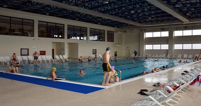 Kavurucu sıcaklarda havuzlara imdada yetişiyor