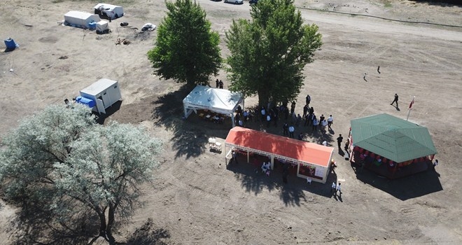Bakan Ziya Kahramankazan´da ?Mobil Okul?da öğrencilerle buluştu