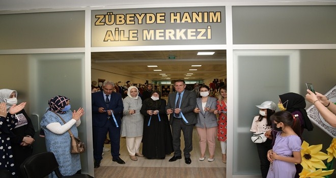 Ziyaretçilerine şapka çıkarttıran sergi