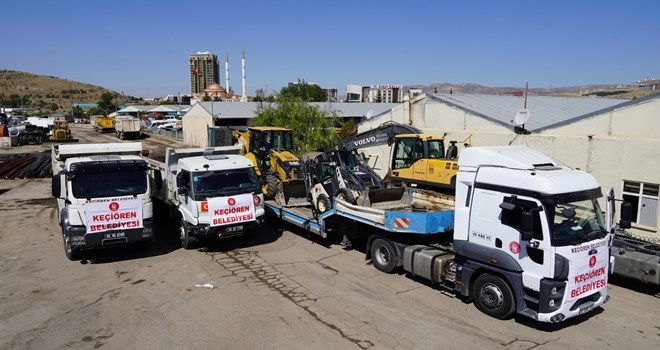 KEÇİÖREN BELEDİYESİ AFET BÖLGELERİNE 7 İŞ MAKİNESİ VE BİR TIR DOLUSU İÇME SUYU SEVK ETTİ