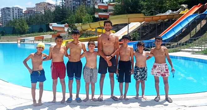 BAŞKAN ALTINOK SÖZ VERDİ, ÇOCUKLAR AQUA PARKIN KEYFİNİ ÇIKARDI