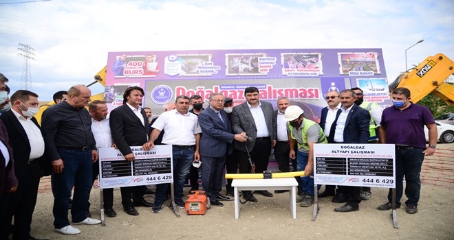 Doğalgaz hattında ilk boru törenle döşendi