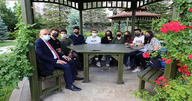 BAŞKAN ALTINOK´TAN ÜNİVERSİTE ÖĞRENCİLERİNE MÜJDE!