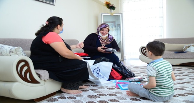 400 öğrenciye okul kıyafeti ve kırtasiye seti 
