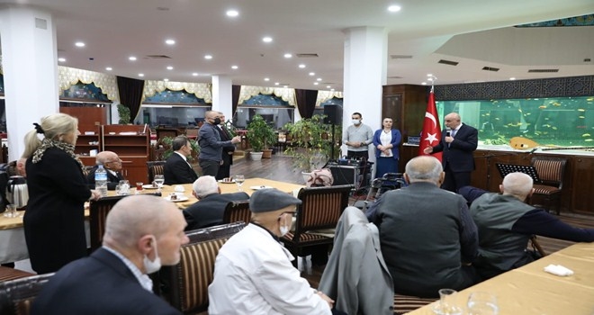 BAŞKAN ALTINOK HUZUREVİ SAKİNLERİNİN YENİ YILINI KUTLADI