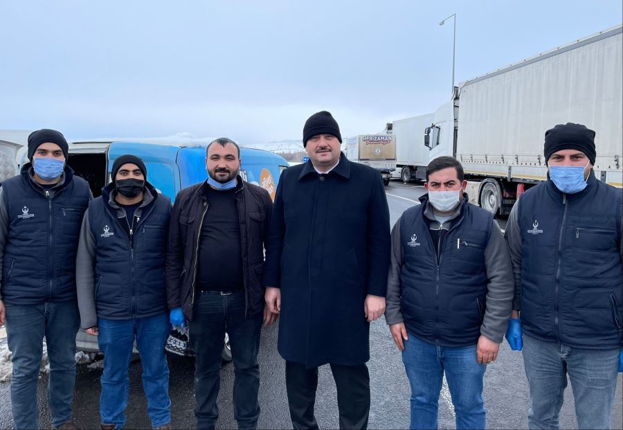Başkan Oğuz’dan TIR şoförlerine  yemek ve çorba ikramı
