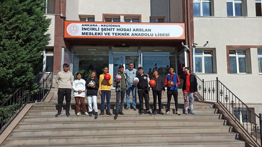 KEÇİÖREN’DE ATIK PİL TOPLAYAN  OKULLARA HEDİYELERİ VERİLDİ