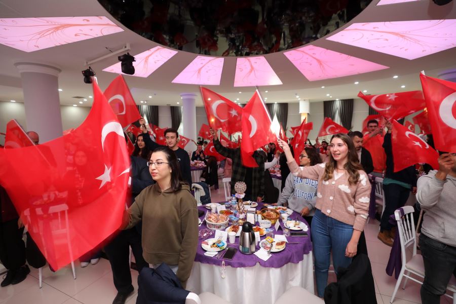 Yaşar Nevşehirli öğrencilerle buluştu