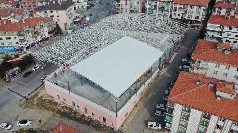 SANCAKTEPE SEMT PAZARI’NIN  ÇATI İMALATI TAMAMLANIYOR