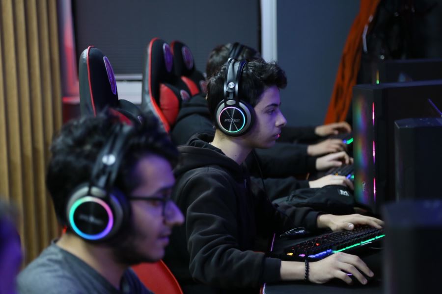 4 LİSE ‘E-SPOR LİG SÜRECİNE’ GİRMEYE HAK KAZANDI 