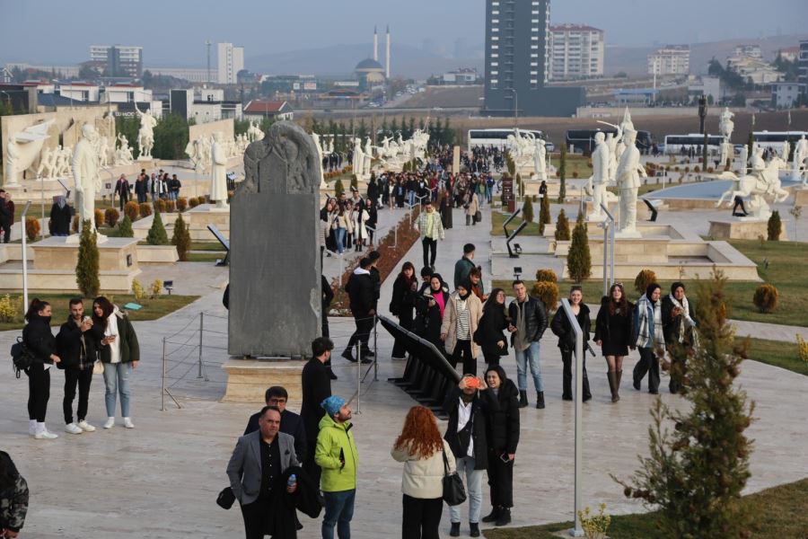 TARİH MÜZESİNE HAFTA SONU İLGİ BÜYÜKTÜ