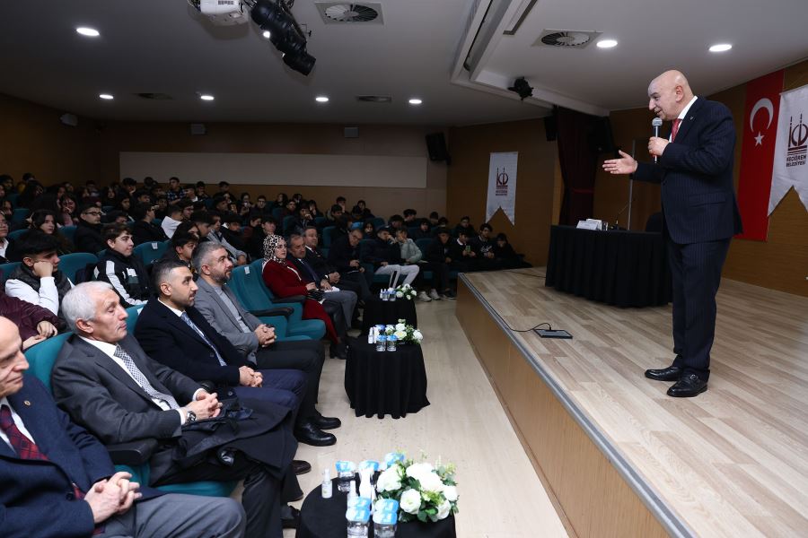 GENÇLERE MEHMET AKİF ERSOY ANLATILDI