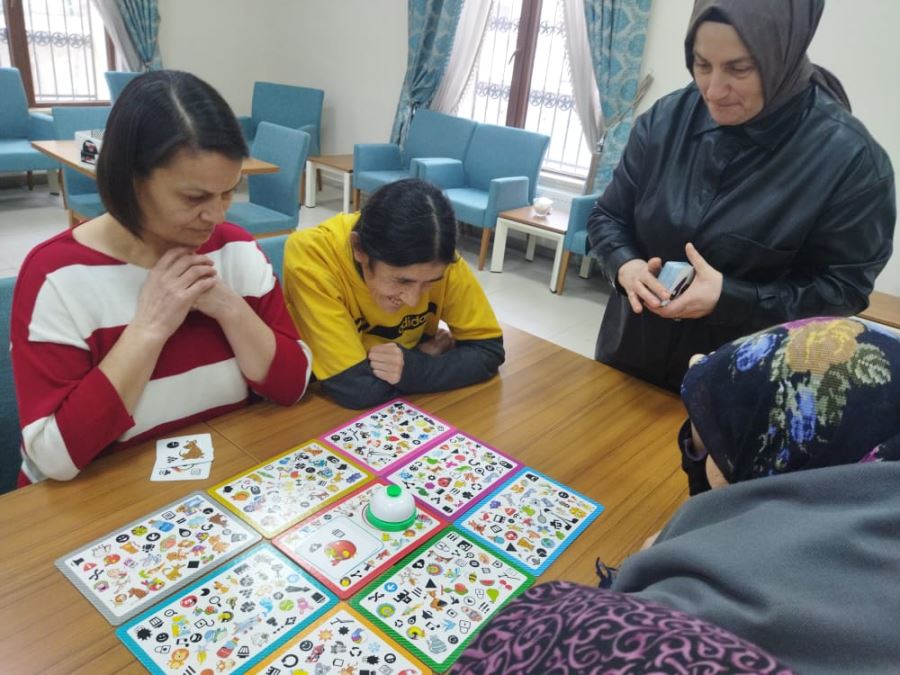 SİNCANLI HANIMLAR “BİL BAKALIM” OYUNU İLE EĞLENDİ