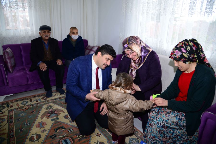 Kahramankazan’da minik kalpleri  sıcacık tutacak hediyeler