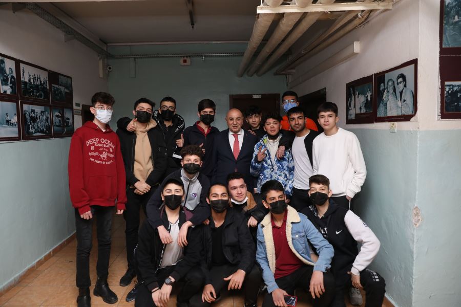 BAŞKAN ALTINOK LİSE ÖĞRENCİLERİYLE  BULUŞTU TALEPLERİ DİNLEDİ
