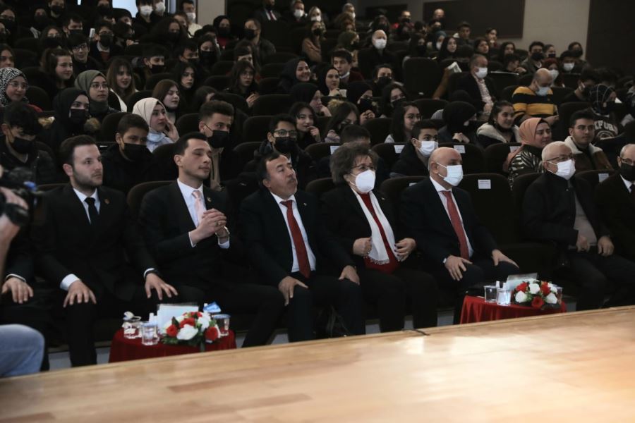 KEÇİÖREN’DE ‘ÇANAKKALE’DEN  İSTİKLALE MEHMET AKİF’ ANLATILDI 