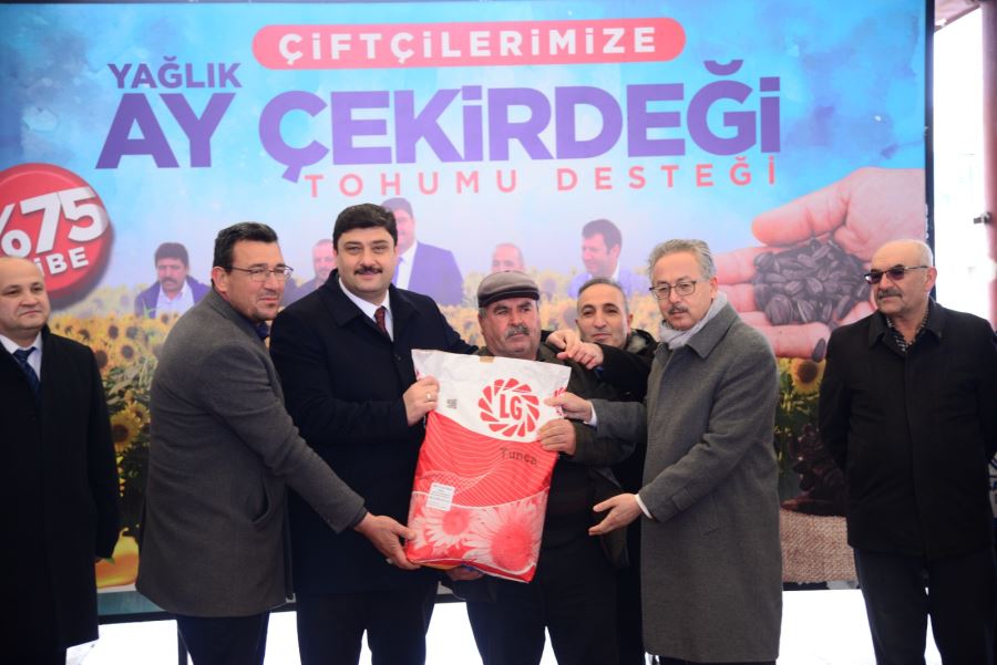 Kahramankazan Belediyesi’nden çiftçilere  yağlık ayçiçeği tohumu desteği