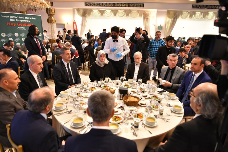Mamak İmam Hatip Lisesi Mezunları  İftar Yemeğinde Buluştu